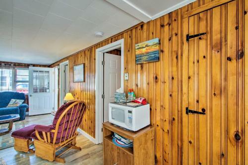 Hampton Cottage - Walk To Beaches And Marina!