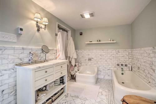 Grand Estate With Courtyard - 2 Mi To Downtown!