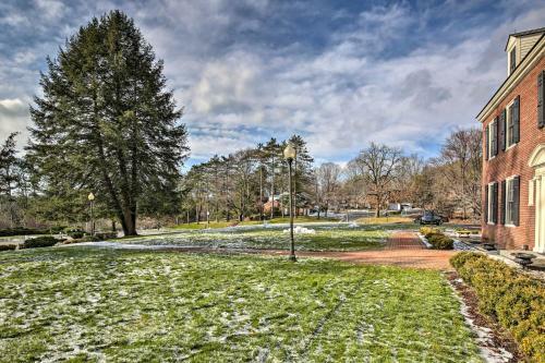 Grand Estate With Courtyard - 2 Mi To Downtown!