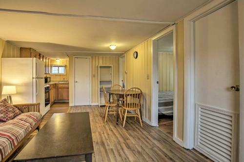 Apartamento Oceanside Retreat With Patio - Steps To Beach!