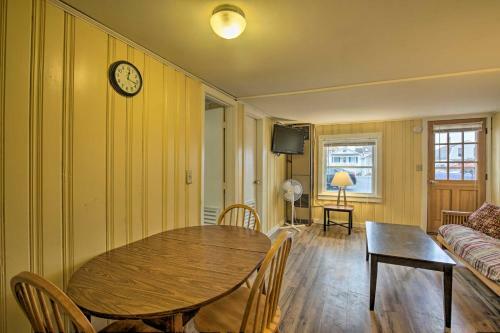 Apartamento Oceanside Retreat With Patio - Steps To Beach!