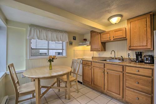 Apartamento Airy Coastal Getaway - Walk To Hampton Beach!