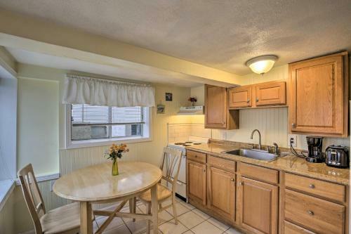 Apartamento Airy Coastal Getaway - Walk To Hampton Beach!