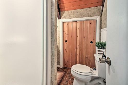 Conway Area Chalet With Mountain Views And Fire Pit!