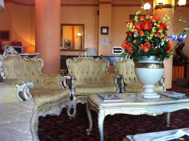 Mokinba Hotels King