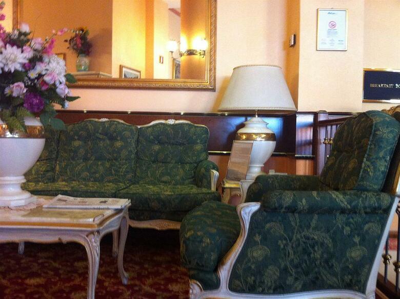Mokinba Hotels King