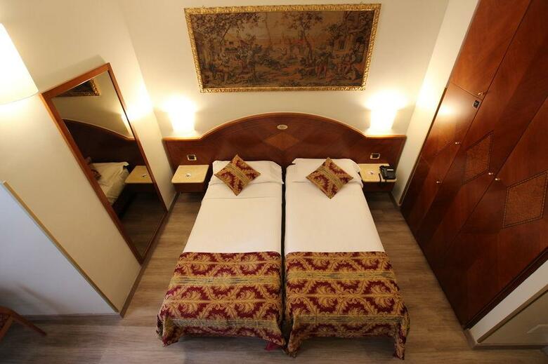 Mokinba Hotels King