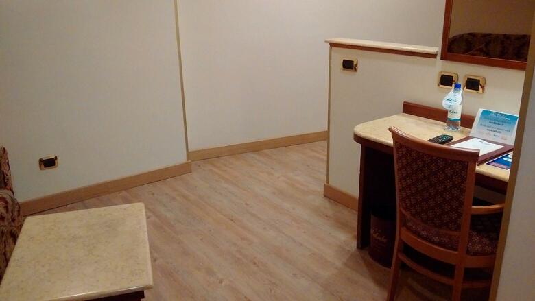Mokinba Hotels King