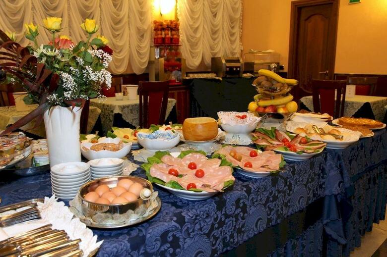 Mokinba Hotels King