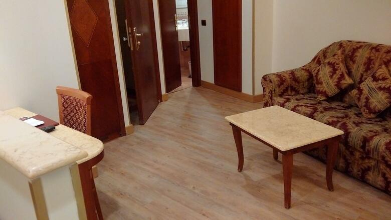 Mokinba Hotels King