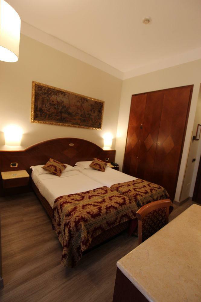 Mokinba Hotels King