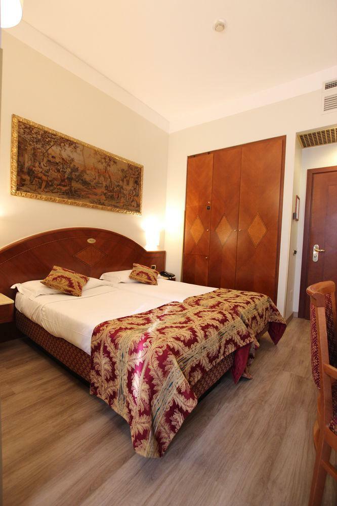 Mokinba Hotels King