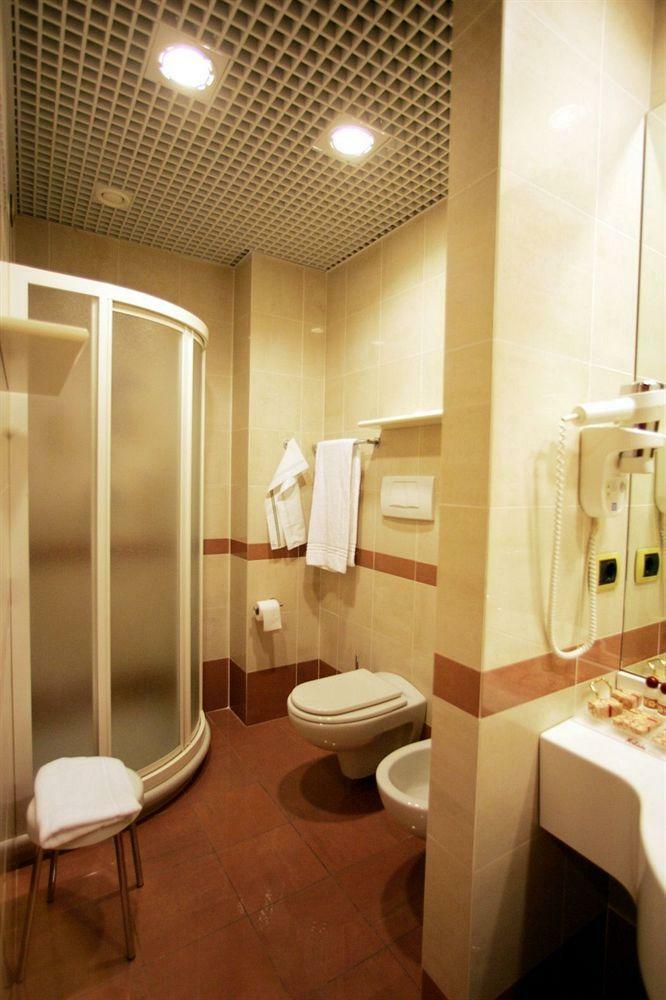 Mokinba Hotels King