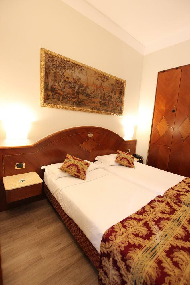 Mokinba Hotels King