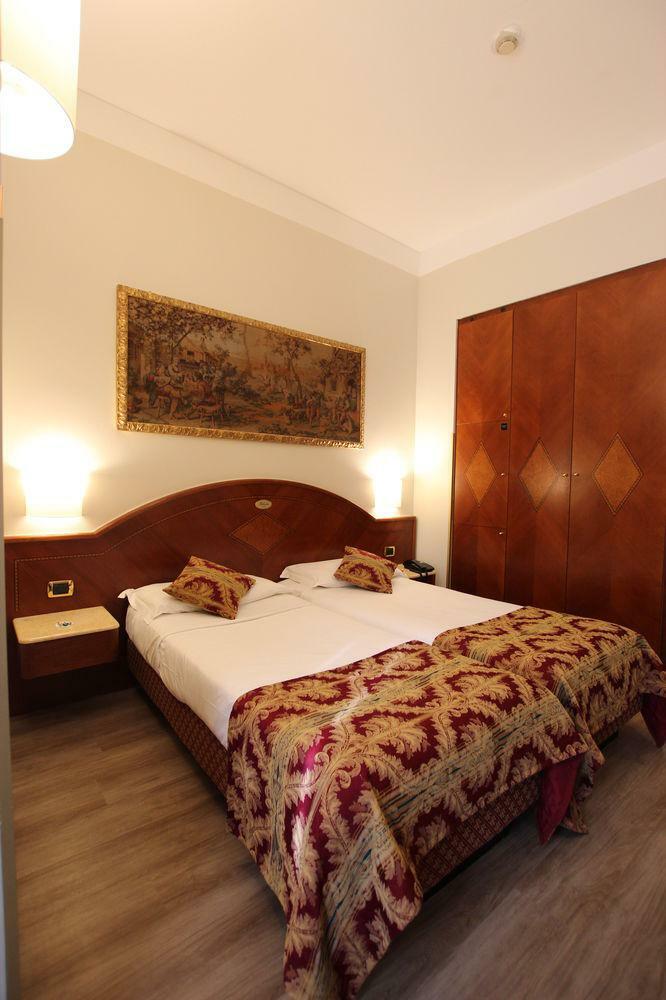 Mokinba Hotels King