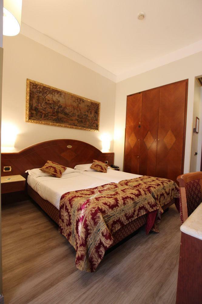 Mokinba Hotels King