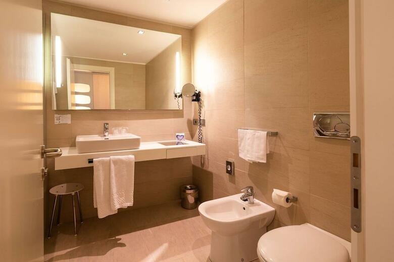 Hotel B4 Bologna Tower
