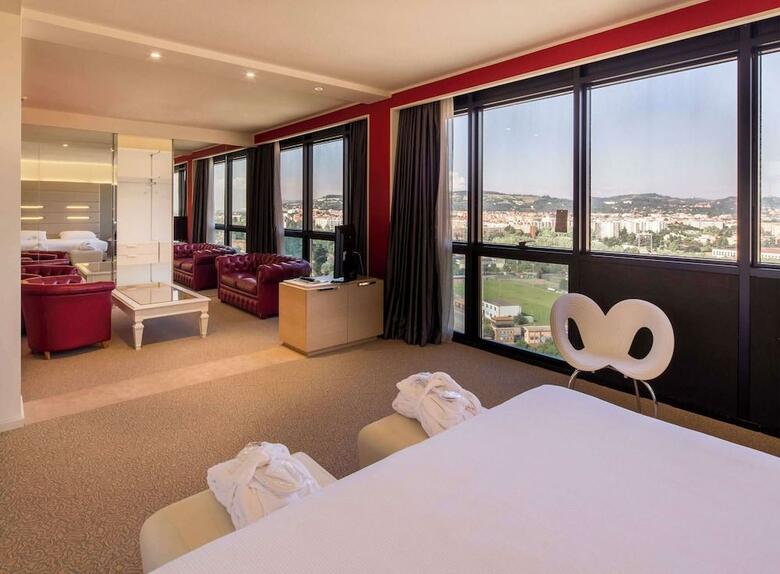 Hotel B4 Bologna Tower