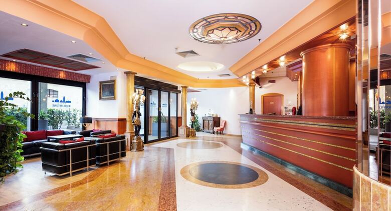 Hotel Tritone