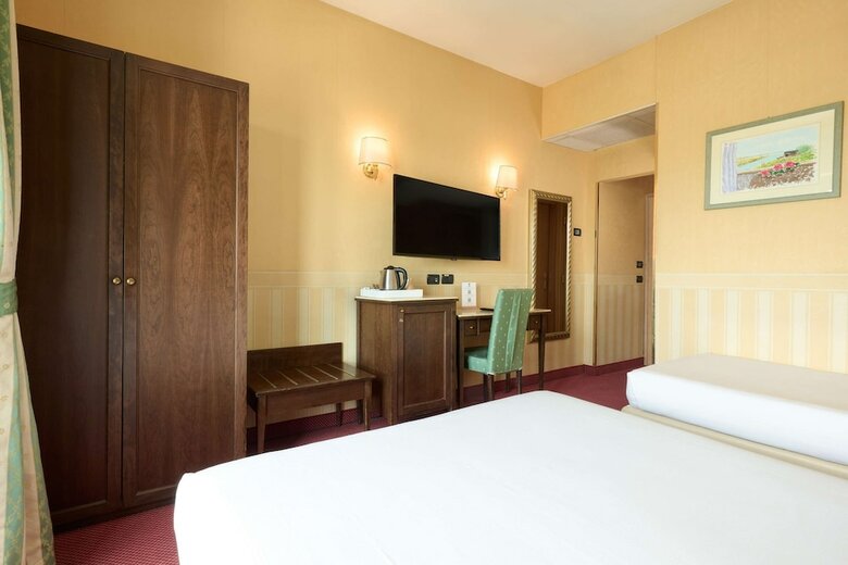 Hotel Tritone