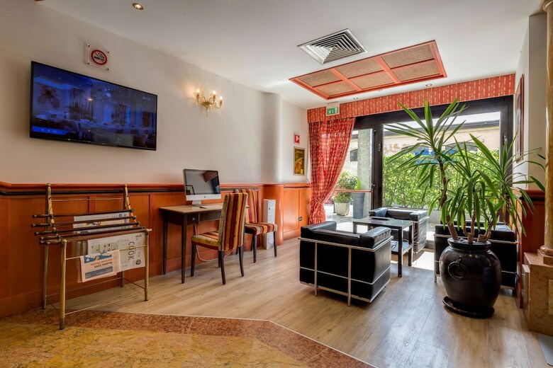 Hotel Tritone