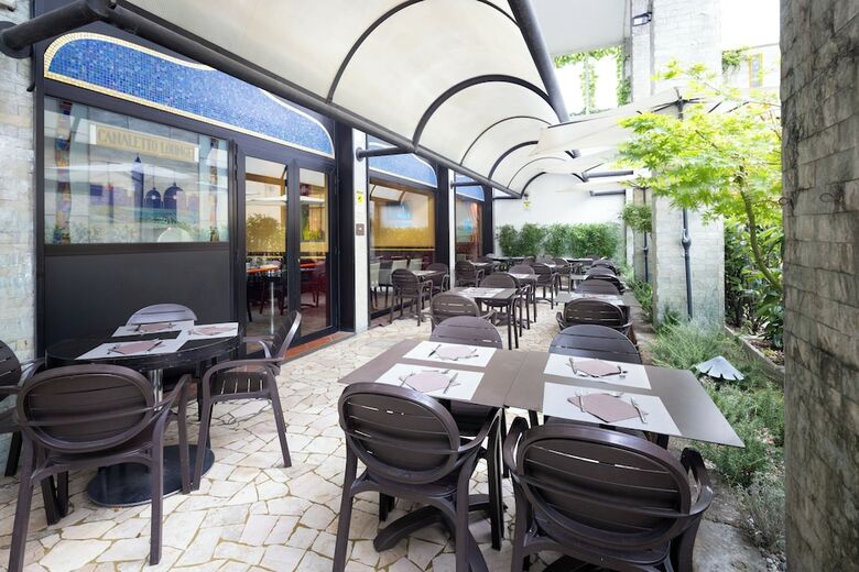 Hotel Tritone