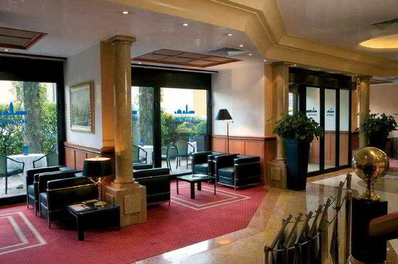 Hotel Tritone