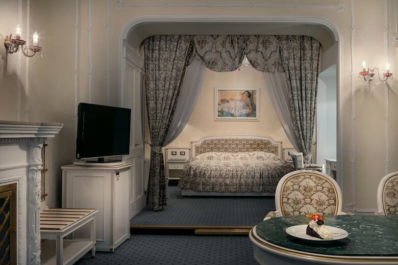 Hotel Ambassador-zlat� Husa
