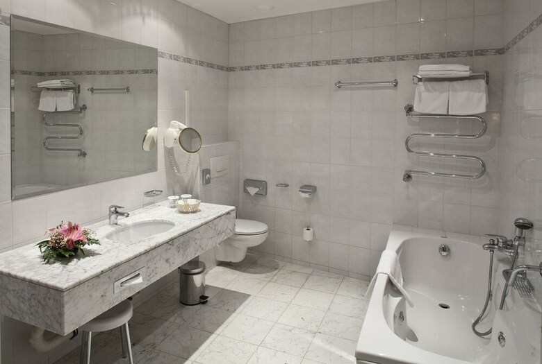 Hotel Ambassador-zlat� Husa