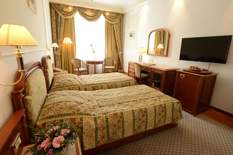 Hotel Ambassador-zlat� Husa