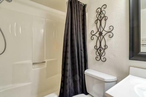 Redwood Commons B12