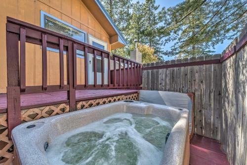 Charming Cloudcroft Cabin With Private Hot Tub!