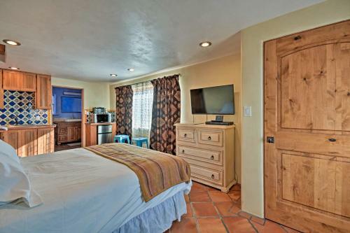 Cozy Blue Adobe With Steam Room 2 Mi From Taos!