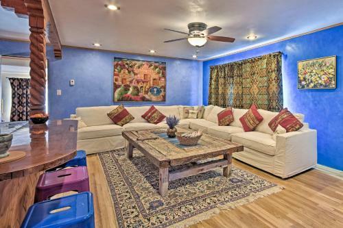 Cozy Blue Adobe With Steam Room 2 Mi From Taos!