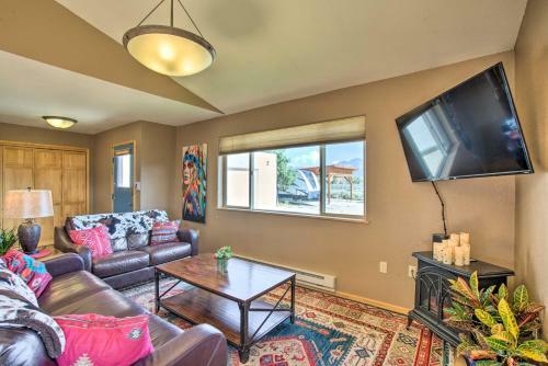 Secluded Desert Home With Fire Pit 3 Mi To Taos
