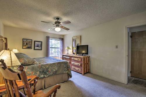 Ruidoso Cabin With Hot Tub And Golf Course Views!