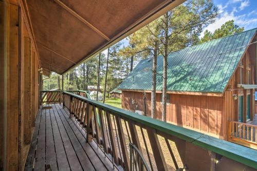 Ruidoso Cabin With Hot Tub And Golf Course Views!