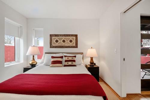 Casa Rojo - Sleek And Comfortable, Blocks From The Plaza