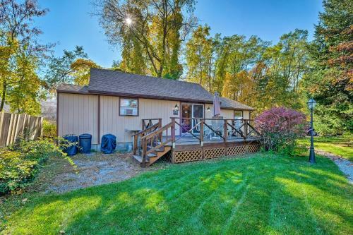 Bolton Landing Cottage With Deck - Walk To The Beach!