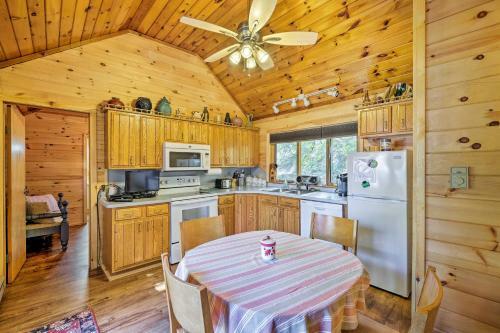 Bolton Landing Cottage With Deck - Walk To The Beach!