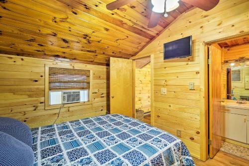 Bolton Landing Cottage With Deck - Walk To The Beach!