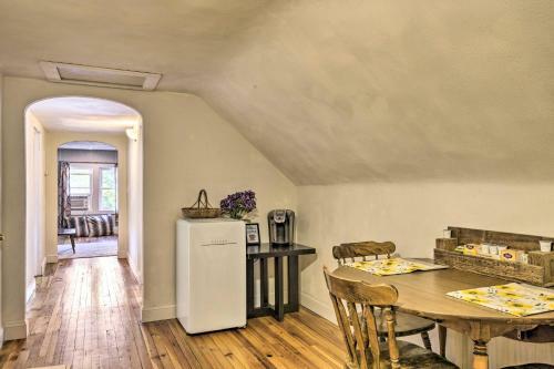 Charming Apartment With Deck, 5 Miles To Campus!