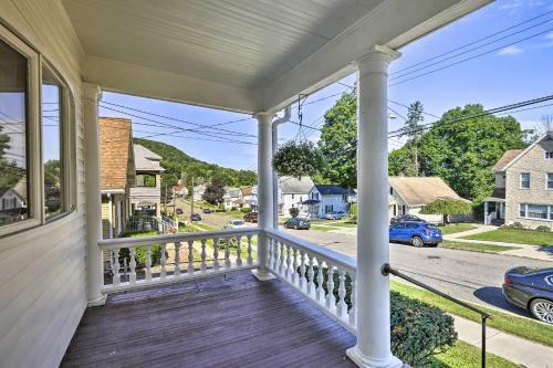 Charming Apartment With Deck, 5 Miles To Campus!