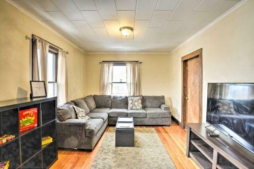 Centrally-located Apartment About 4 Mi To Campus!