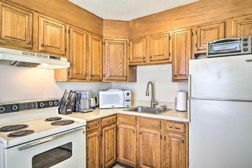 Apartamento Peaceful Family Condo With Deck And Mountain View!