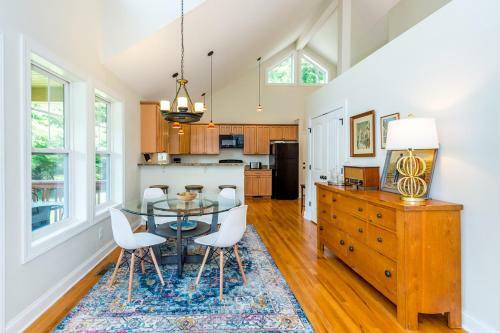 New Listing! Updated Cottage With Deck On Big Parcel Home