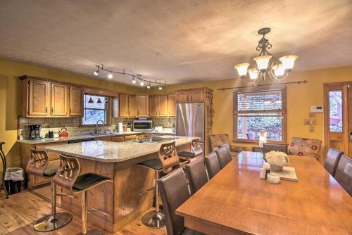 Luxury Asheville Home With Game Room, Fire Pit And Deck