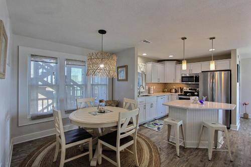 41057-2 Hwy 12 Islander Condo