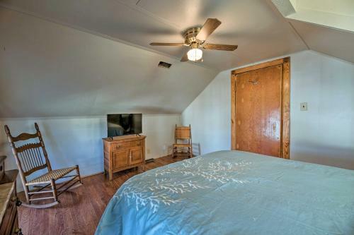 Charming Retreat With Water View, Walk To Downtown