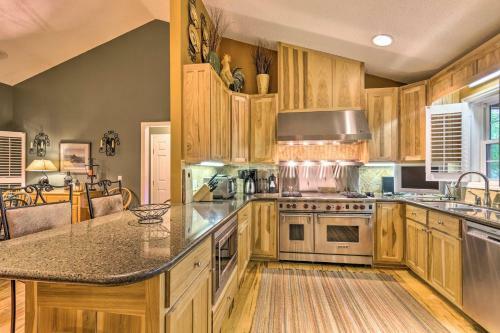Stunning Beech Mountain Cabin With Porch And Hearth